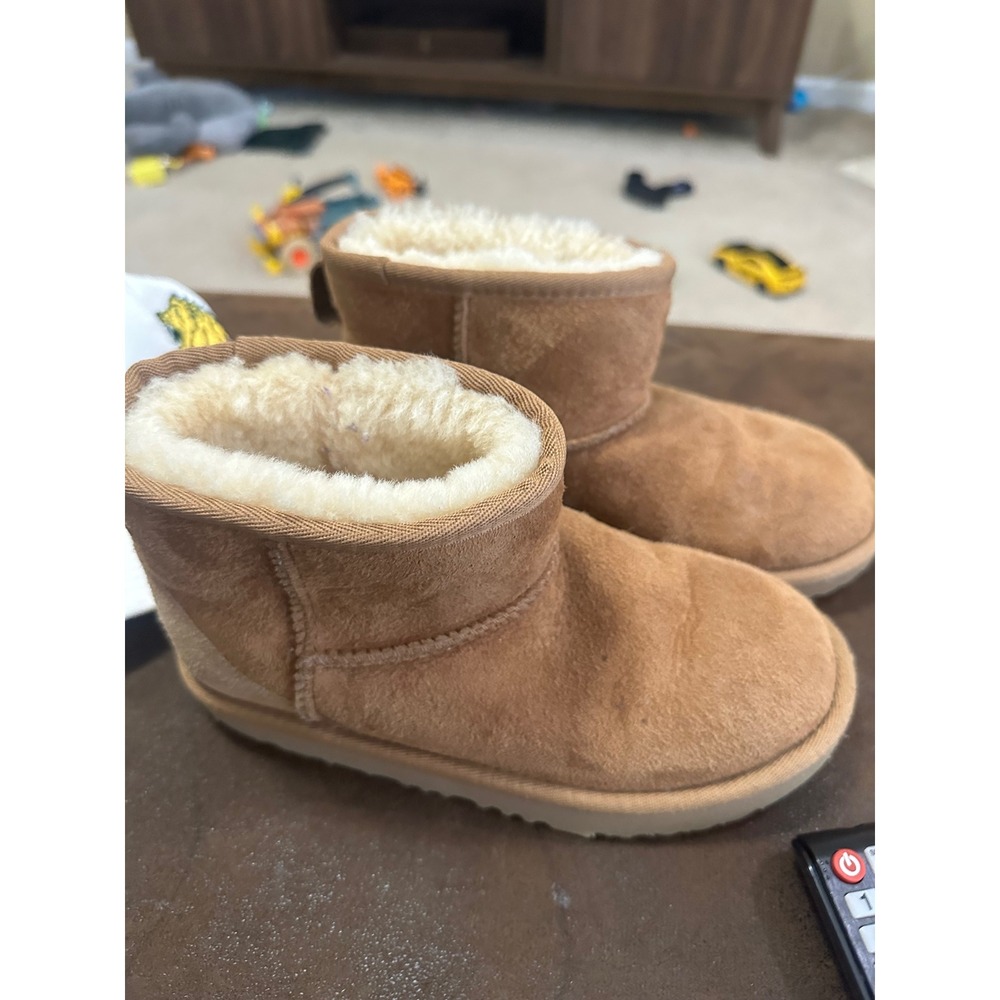 UGG Classic Ultra Mini Chestnut Suede Shearling Lined Ankle Boots youth size 2